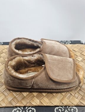 Hammacher Schlemmer Sheepskin Slippers Tan Size Large 8.5